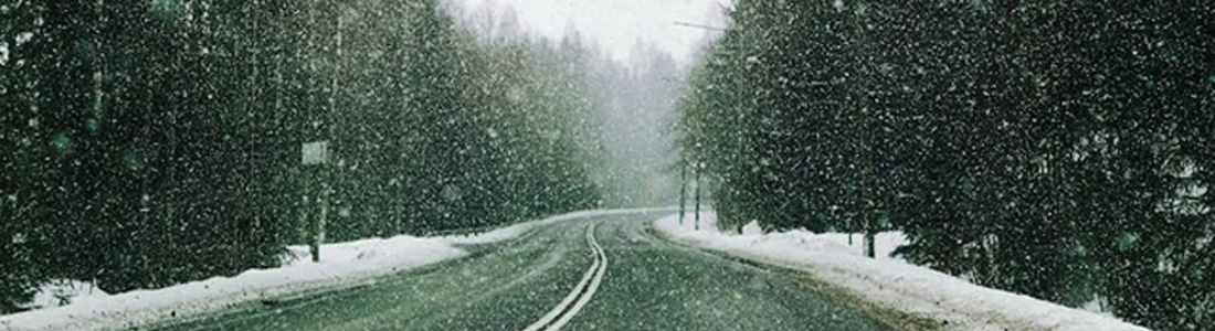 Quelles sont les règles à suivre et à ne pas suivre concernant l'utilisation des drones en cas de pluie et de neige annoncées ?